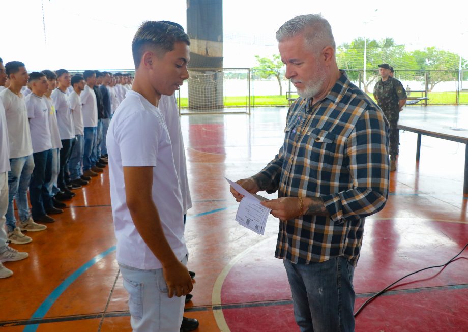 Prefeitura realiza entrega de certificados de dispensa do Serviço Militar