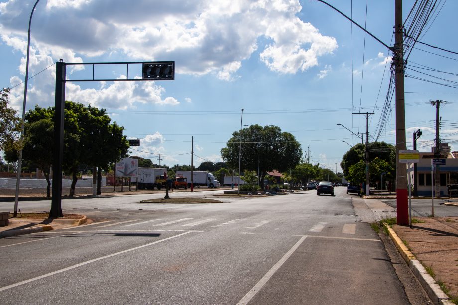 Semáforos no cruzamento das Avenidas Eloy Chaves e Rosário Congro começarão a funcionar ainda este mês