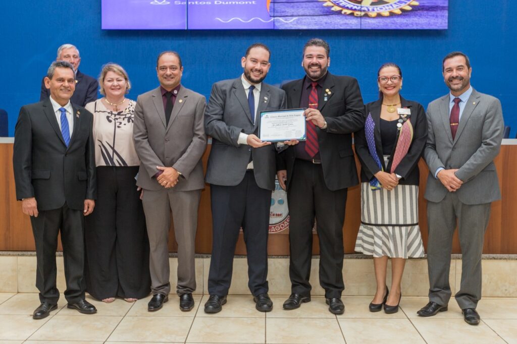 Rotarianos são homenageados em solenidade