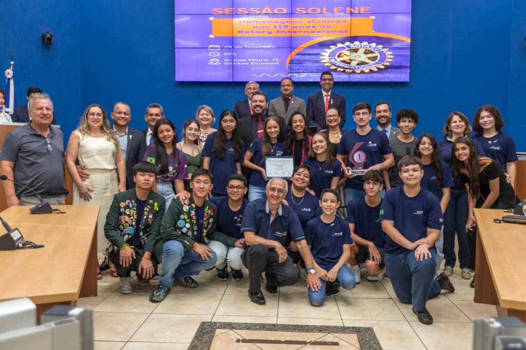 Rotarianos são homenageados em solenidade