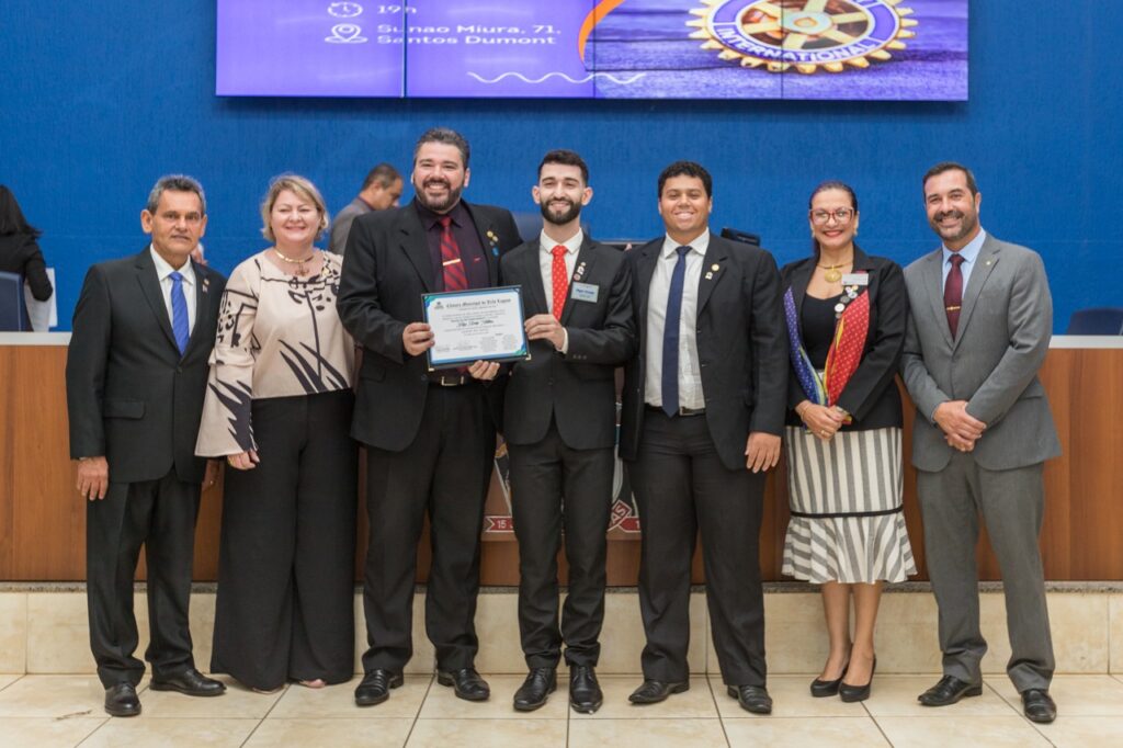 Rotarianos são homenageados em solenidade