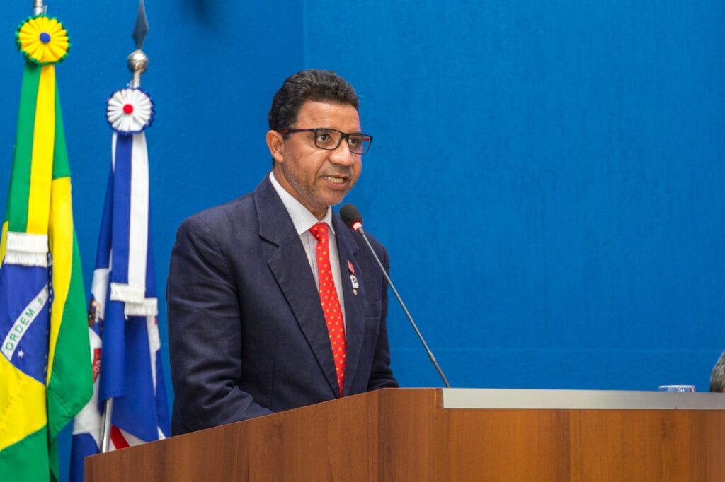 Rotarianos são homenageados em solenidade