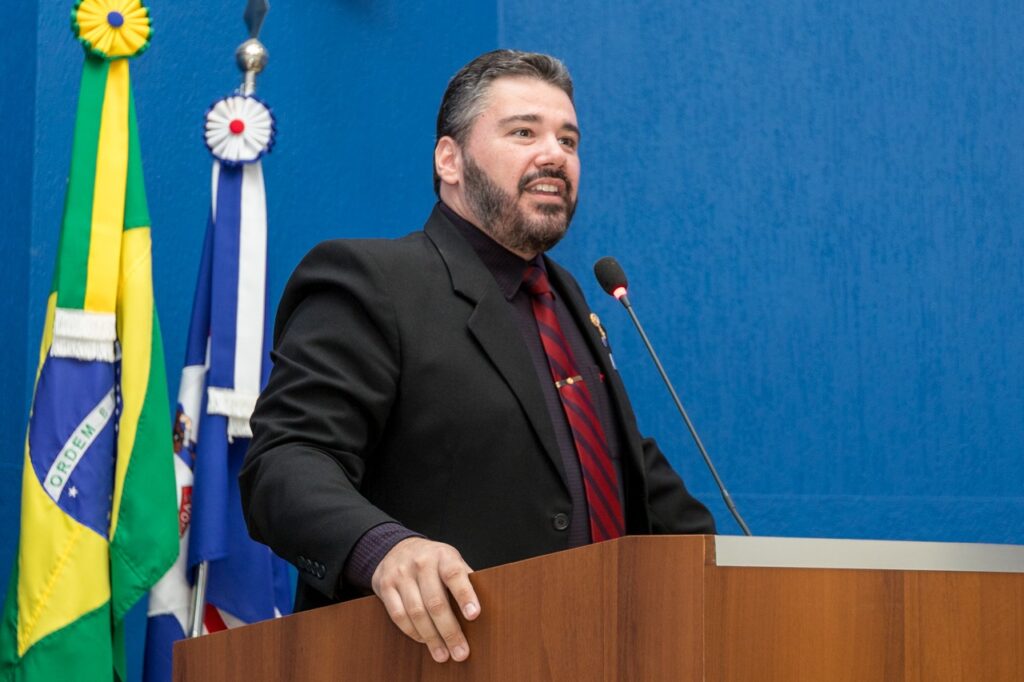 Rotarianos são homenageados em solenidade