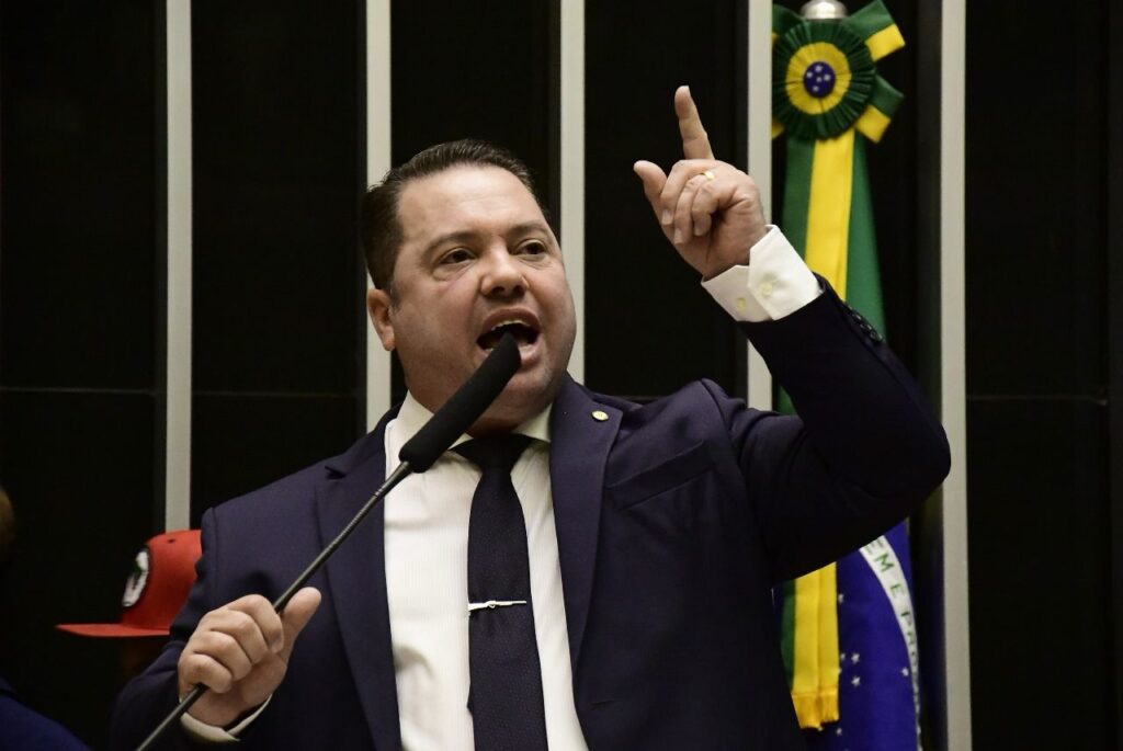 Rodolfo Nogueira "melou" homenagem ao MST e enfrentou petistas na Câmara Rodolfo Nogueira "melou" homenagem ao MST e enfrentou petistas na Câmara