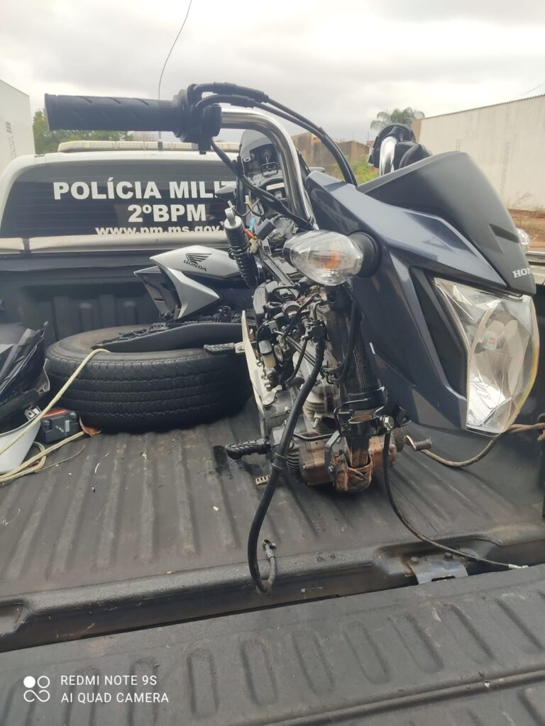 Motocicleta parcialmente desmontada é recuperada pela Polícia Militar em Três Lagoas
