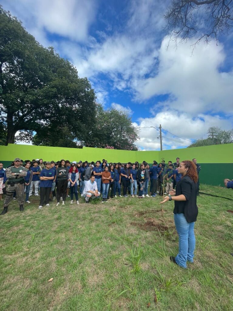 Conscientização ambiental em escolas de MS faz plantio de mudas e aborda até cuidados com rede elétrica Conscientização ambiental em escolas de MS faz plantio de mudas e aborda até cuidados com rede elétrica