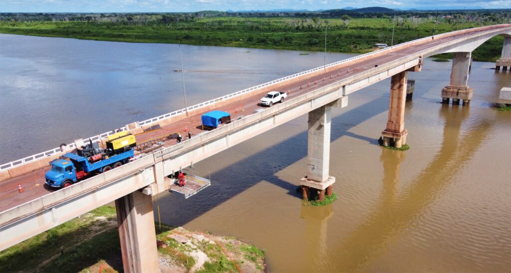 Com estrutura de última geração e apoio de alpinistas, Governo de MS avança nos reparos da ponte sobre o Rio Paraguai