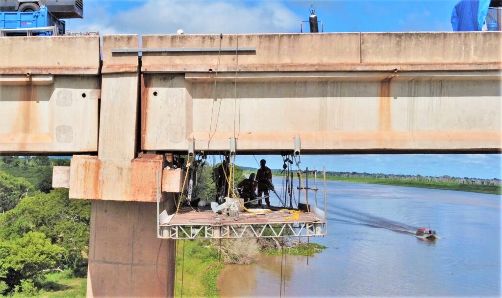 Com estrutura de última geração e apoio de alpinistas, Governo de MS avança nos reparos da ponte sobre o Rio Paraguai