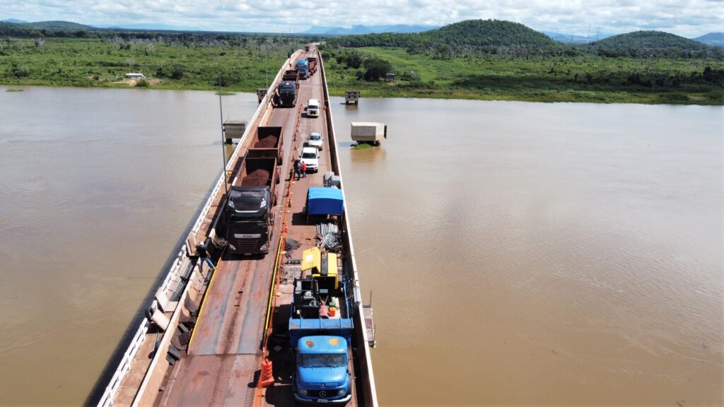 Com estrutura de última geração e apoio de alpinistas, Governo de MS avança nos reparos da ponte sobre o Rio Paraguai