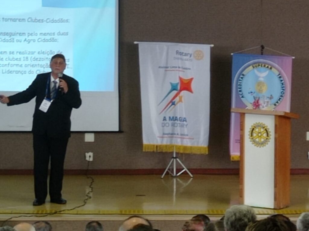 Rotarianos de 30 cidades participam de treinamento em Dourados