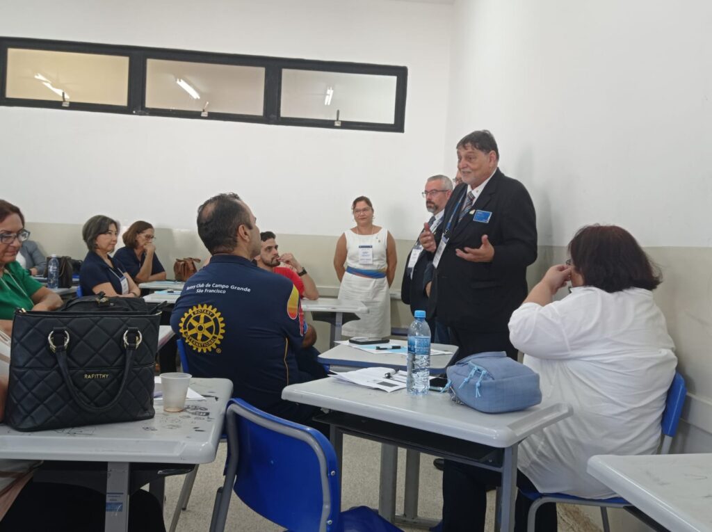 Rotarianos de 30 cidades participam de treinamento em Dourados