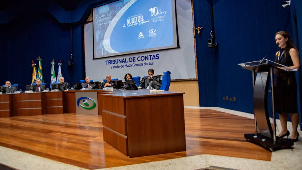 TCE-MS celebra Dia do Auditor de Controle Externo com sessão ordinária e homenagens