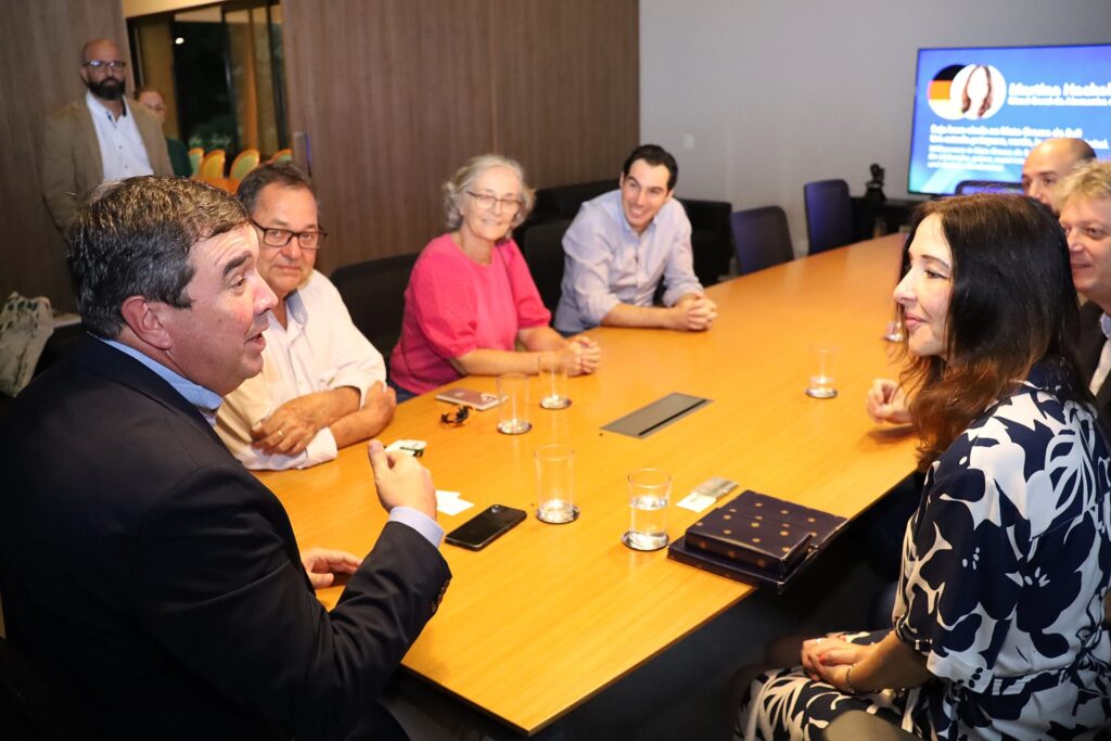 Desenvolvimento sustentável de MS impressiona cônsul da Alemanha: “Vejo muitas oportunidades de cooperação” Desenvolvimento sustentável de MS impressiona cônsul da Alemanha: “Vejo muitas oportunidades de cooperação”