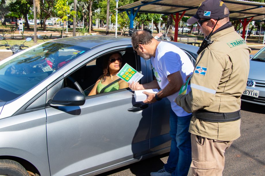 Mais uma ação em alusão ao Abril Verde destacou prevenção de acidentes de trânsito durante o trabalho Mais uma ação em alusão ao Abril Verde destacou prevenção de acidentes de trânsito durante o trabalho