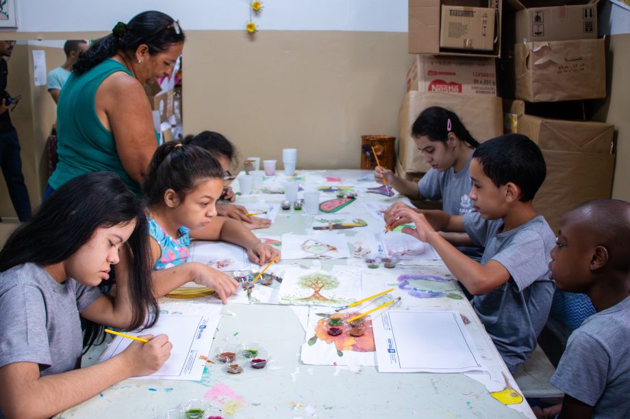 Com uso de tintas orgânicas, oficina da SEMEA leva sensibilização ambiental para alunos da APAE