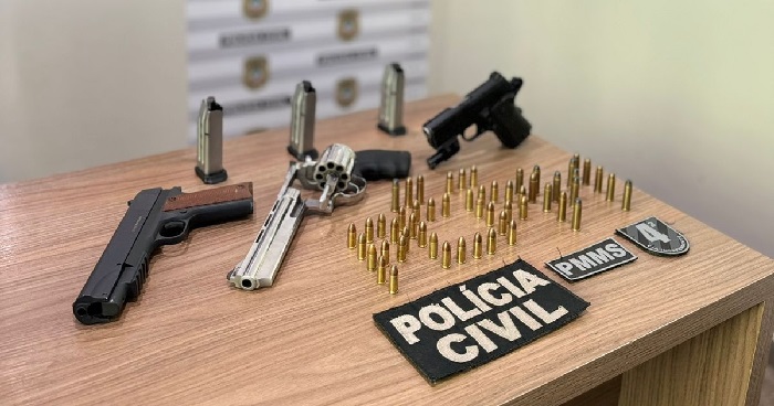 Operação conjunta das polícias de Chapadão do Sul apreende armas e prende um investigado Operação conjunta das polícias de Chapadão do Sul apreende armas e prende um investigado