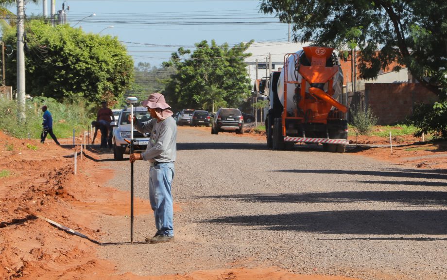 Prefeitura investe em obras de drenagem e pavimentação no Vila Alegre