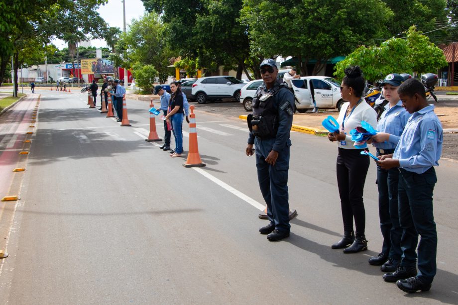 SEMANA MUNICIPAL DE TRÂNSITO – Deptran realizou passeio ciclístico e blitz educativa com estudantes