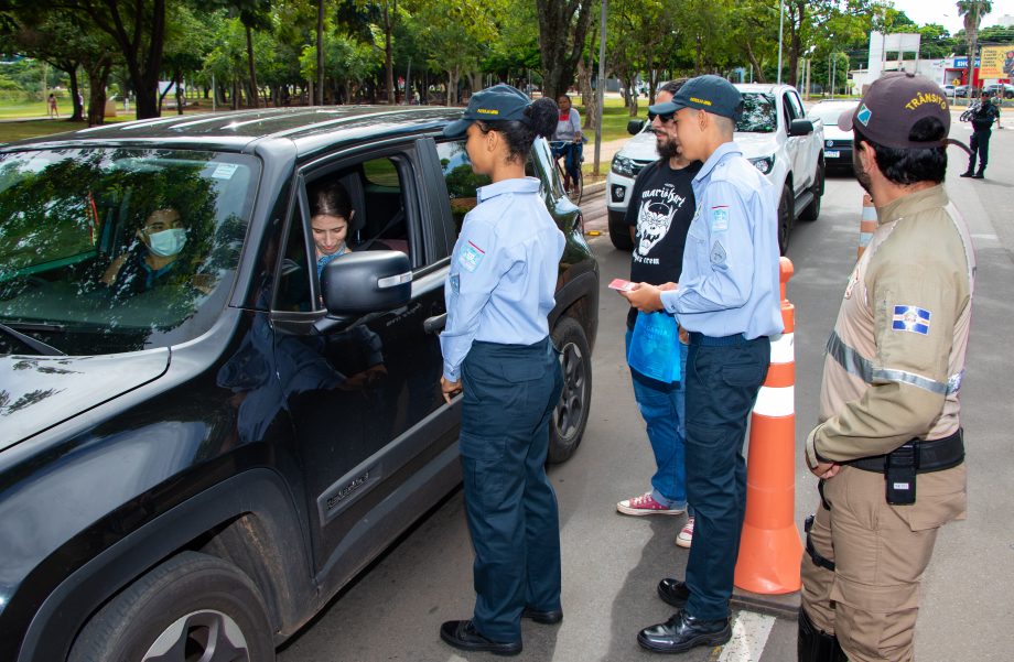 SEMANA MUNICIPAL DE TRÂNSITO – Deptran realizou passeio ciclístico e blitz educativa com estudantes