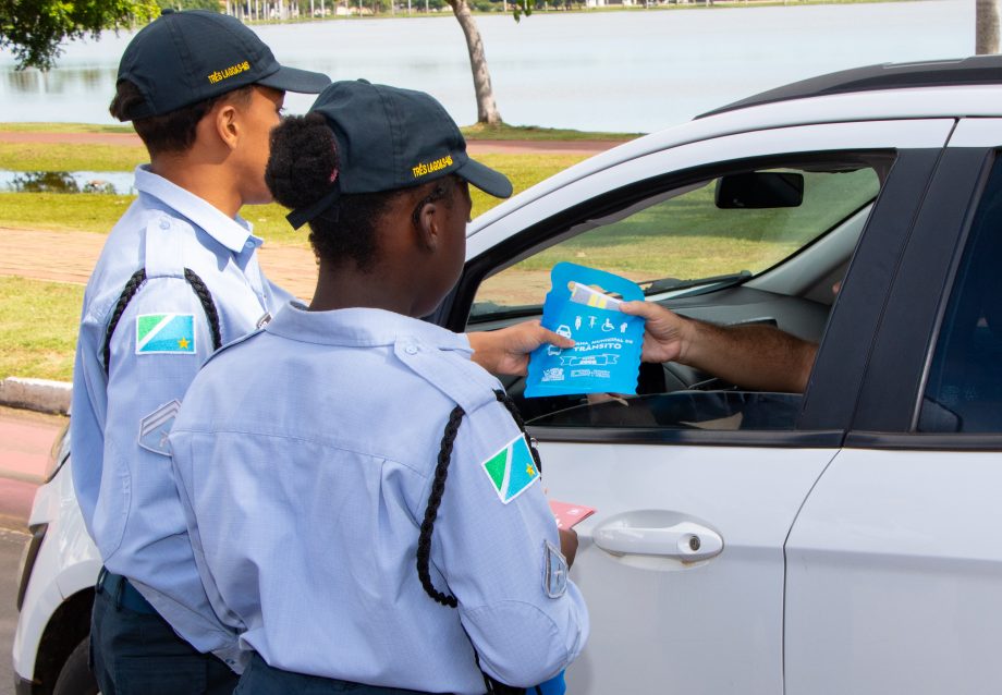 SEMANA MUNICIPAL DE TRÂNSITO – Deptran realizou passeio ciclístico e blitz educativa com estudantes