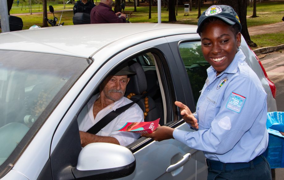 SEMANA MUNICIPAL DE TRÂNSITO – Deptran realizou passeio ciclístico e blitz educativa com estudantes SEMANA MUNICIPAL DE TRÂNSITO – Deptran realizou passeio ciclístico e blitz educativa com estudantes