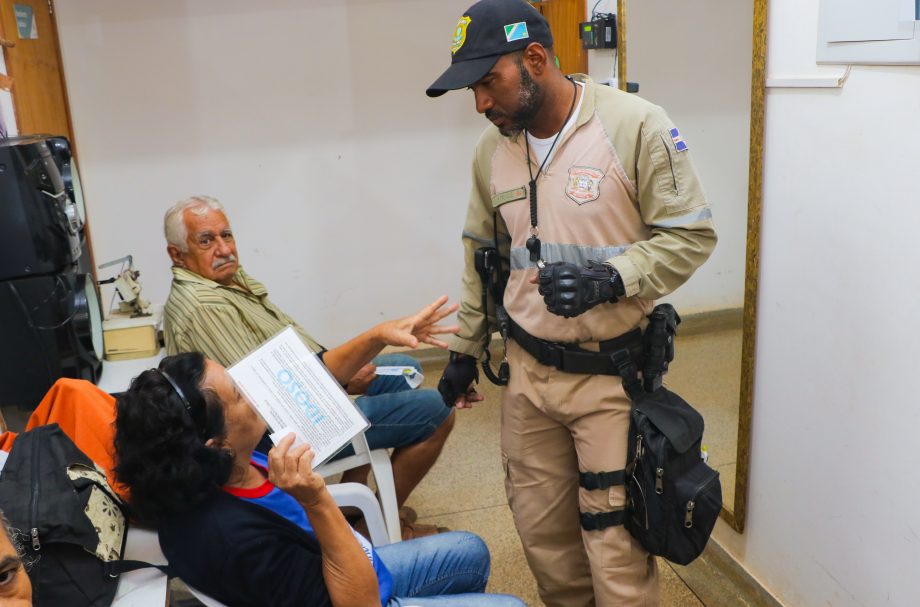 Deptran emitiu 117 cartões de estacionamento para idosos em ação no Tia Nega; veja como emitir o documento