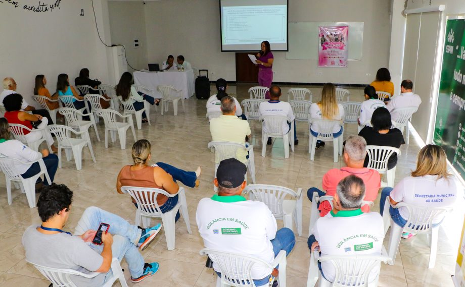 COMITÊ DA DENGUE – Além das medidas de combate a doença, reunião teve apresentação de repelente natural produzido por estudantes da E.E Bom Jesus