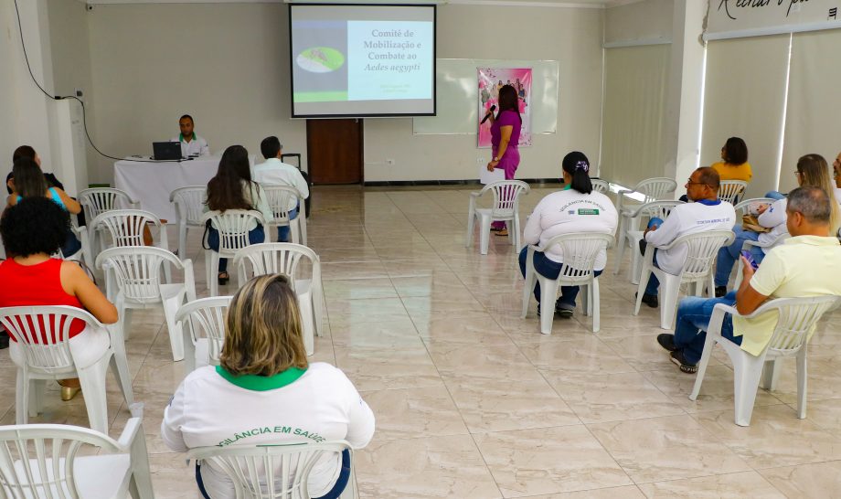 COMITÊ DA DENGUE – Além das medidas de combate a doença, reunião teve apresentação de repelente natural produzido por estudantes da E.E Bom Jesus