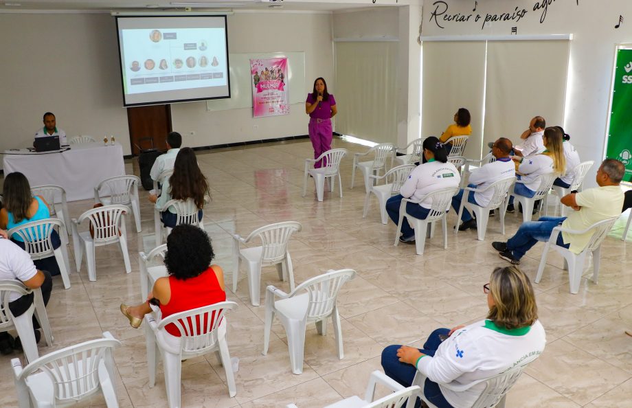 COMITÊ DA DENGUE – Além das medidas de combate a doença, reunião teve apresentação de repelente natural produzido por estudantes da E.E Bom Jesus