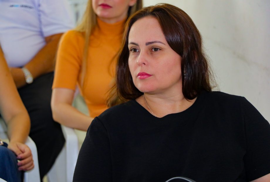 COMITÊ DA DENGUE – Além das medidas de combate a doença, reunião teve apresentação de repelente natural produzido por estudantes da E.E Bom Jesus COMITÊ DA DENGUE – Além das medidas de combate a doença, reunião teve apresentação de repelente natural produzido por estudantes da E.E Bom Jesus