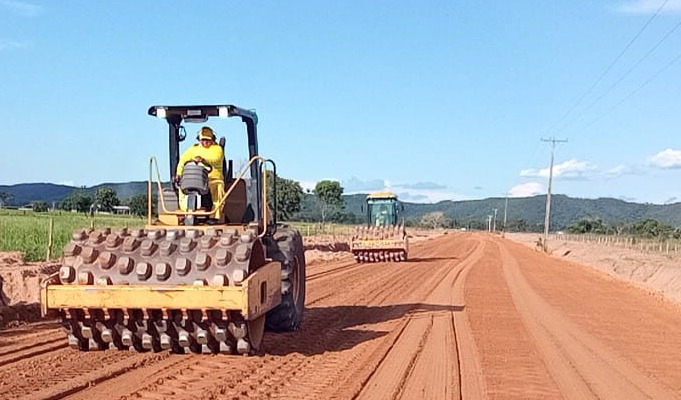 Para fortalecer logística, Governo de MS realiza obra em importante estrada de Coxim