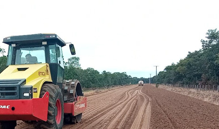 Para fortalecer logística, Governo de MS realiza obra em importante estrada de Coxim