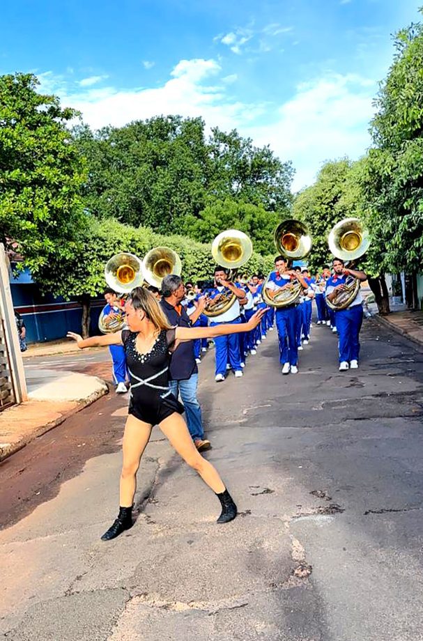 Moradores da Vila Piloto foram presenteados com “Despertar com música” no domingo de páscoa; veja como foi