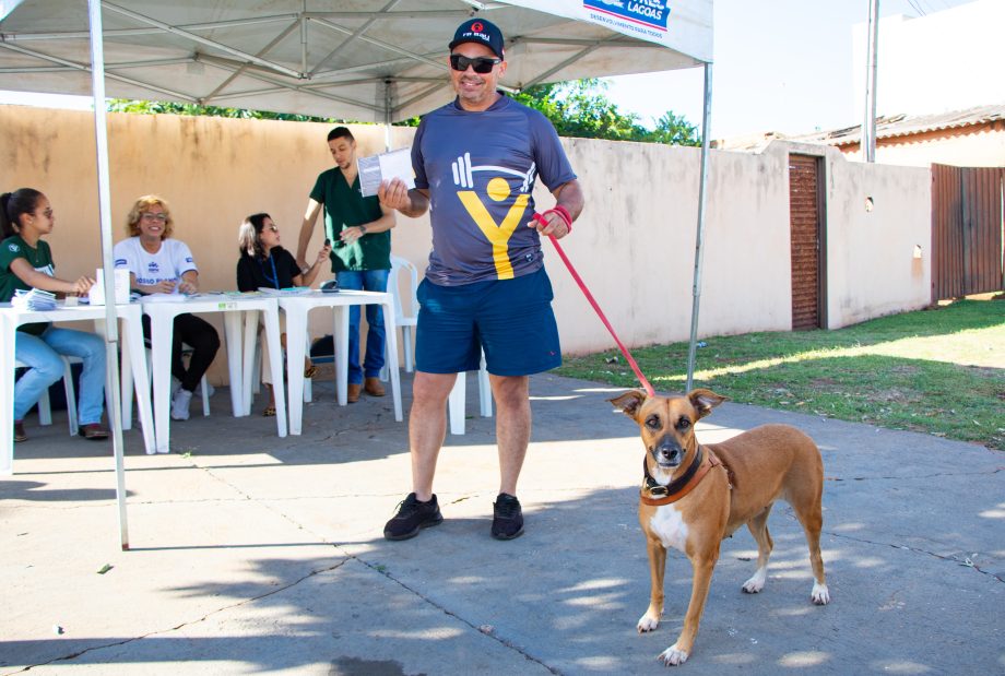 ENCOLEIRA CÃO – SMS promoveu plantão de atendimento no bairro Santa Júlia