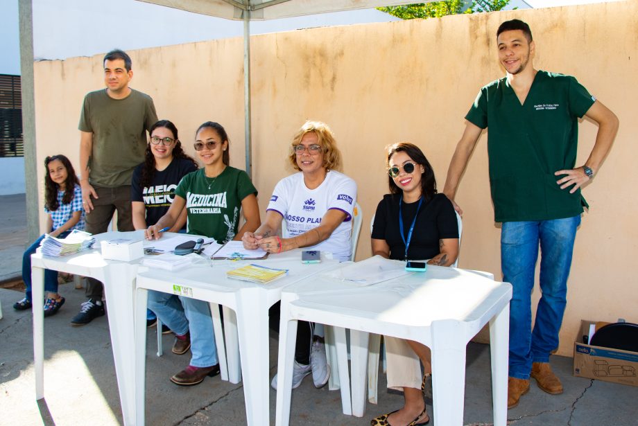 ENCOLEIRA CÃO – SMS promoveu plantão de atendimento no bairro Santa Júlia