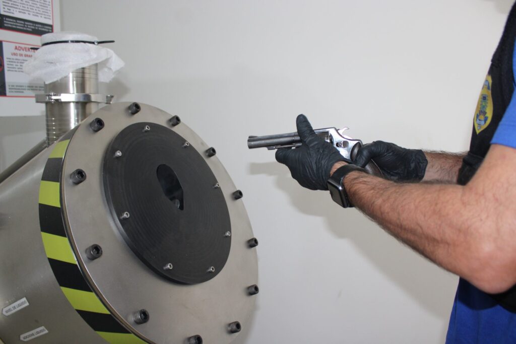 Alta tecnologia é aliada da Polícia Científica de MS na resolução de crimes com armas de fogo Alta tecnologia é aliada da Polícia Científica de MS na resolução de crimes com armas de fogo