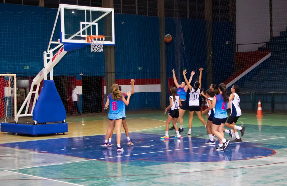 Escola Dom Aquino é a campeã do basquete masculino e feminino do JETs Sub-14