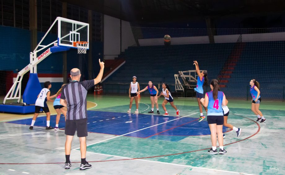 Escola Dom Aquino é a campeã do basquete masculino e feminino do JETs Sub-14