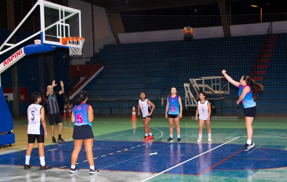 Escola Dom Aquino é a campeã do basquete masculino e feminino do JETs Sub-14