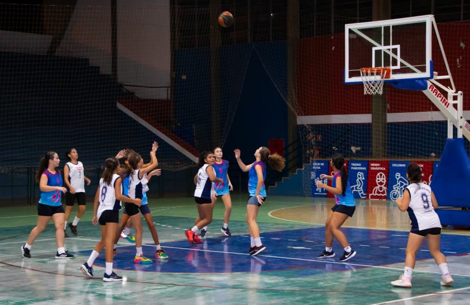 Escola Dom Aquino é a campeã do basquete masculino e feminino do JETs Sub-14