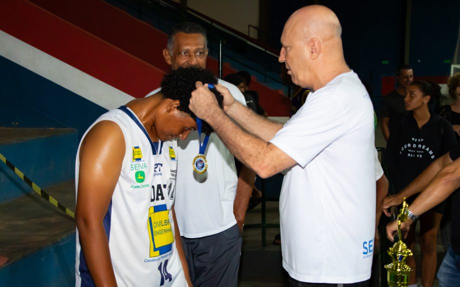 Escola Dom Aquino é a campeã do basquete masculino e feminino do JETs Sub-14