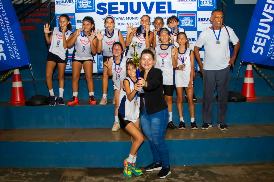 Escola Dom Aquino é a campeã do basquete masculino e feminino do JETs Sub-14