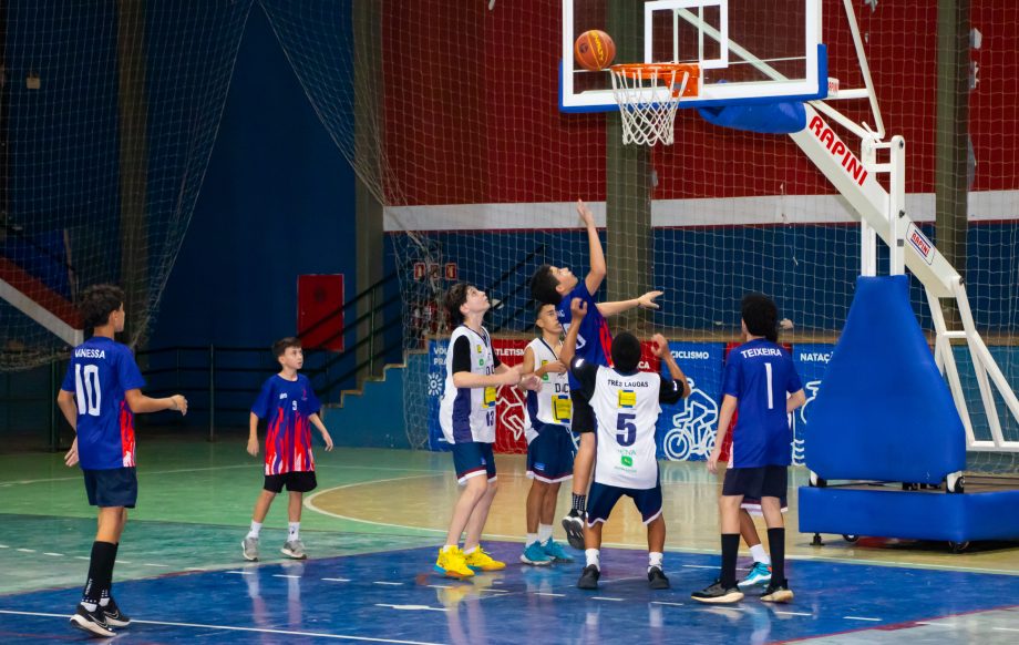 Escola Dom Aquino é a campeã do basquete masculino e feminino do JETs Sub-14