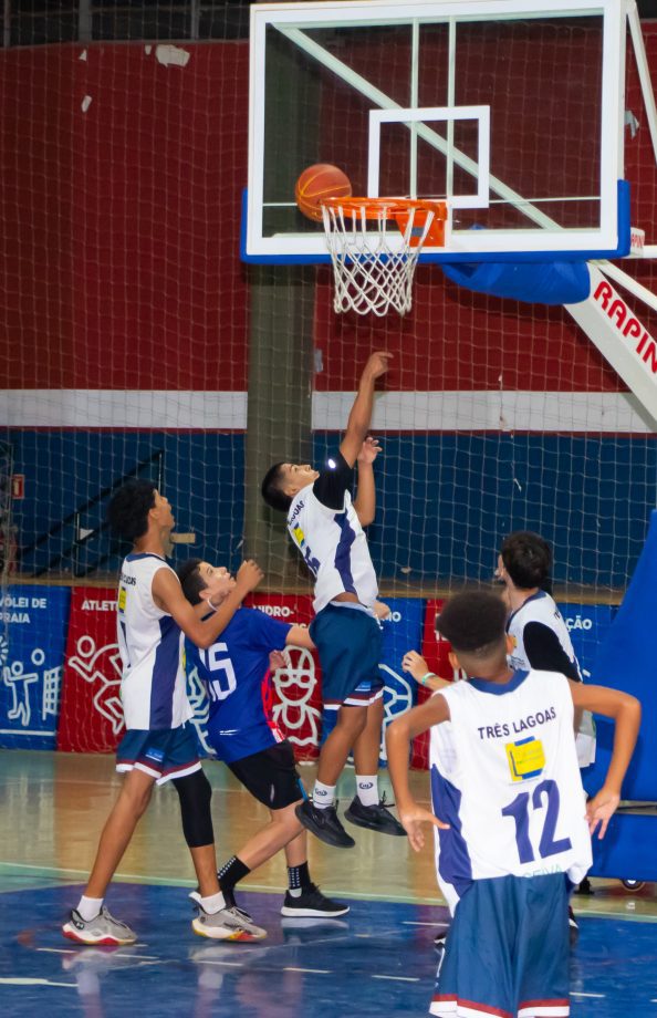 Escola Dom Aquino é a campeã do basquete masculino e feminino do JETs Sub-14