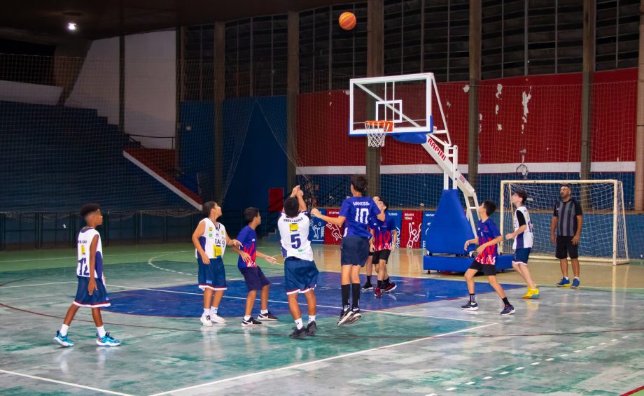 Escola Dom Aquino é a campeã do basquete masculino e feminino do JETs Sub-14