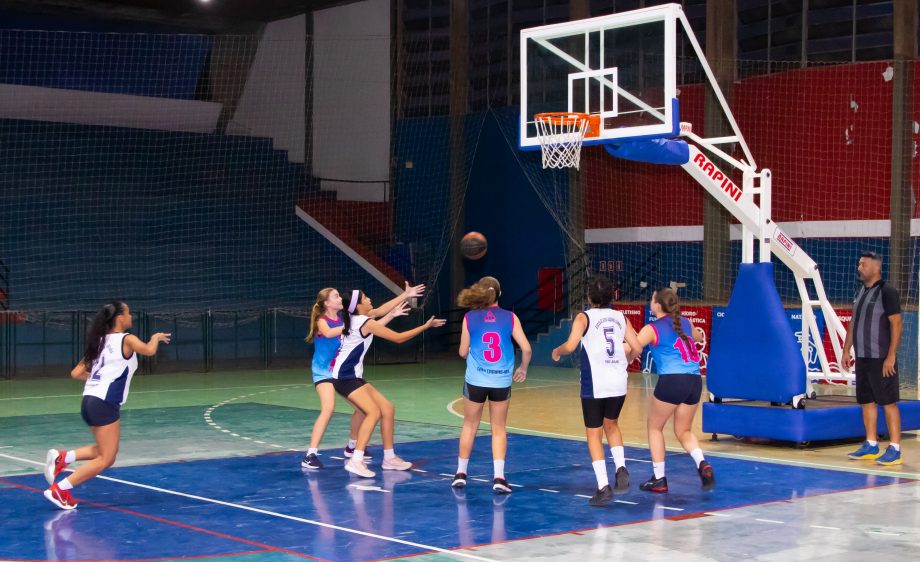 Escola Dom Aquino é a campeã do basquete masculino e feminino do JETs Sub-14