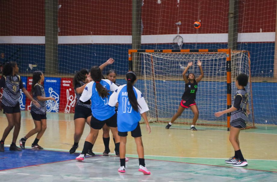 Escolas Parque São Carlos e LULOCA são as campeãs de handebol do JETs Sub-14