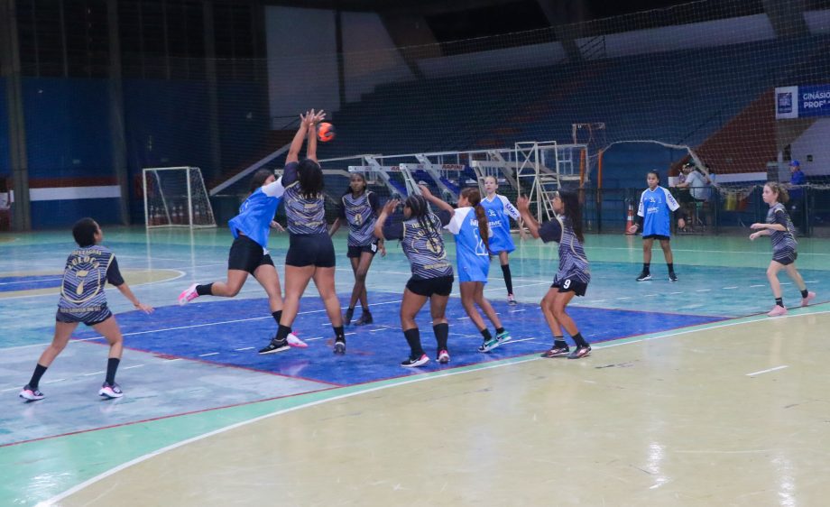 Escolas Parque São Carlos e LULOCA são as campeãs de handebol do JETs Sub-14