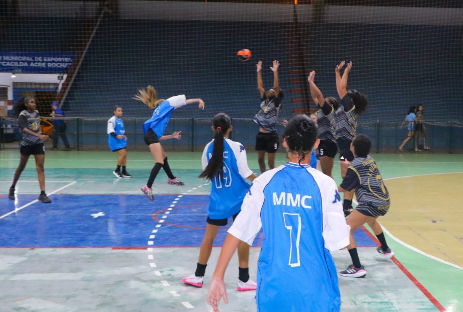 Escolas Parque São Carlos e LULOCA são as campeãs de handebol do JETs Sub-14