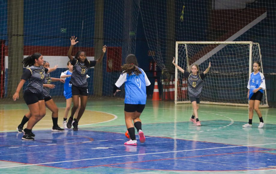 Escolas Parque São Carlos e LULOCA são as campeãs de handebol do JETs Sub-14